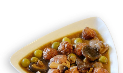 Albóndigas con aceitunas y setas de Burdeos