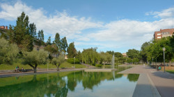 Llac municipal dins el mateix Parc i prop de l'Ajuntament. Foto: Georgina Muñoz